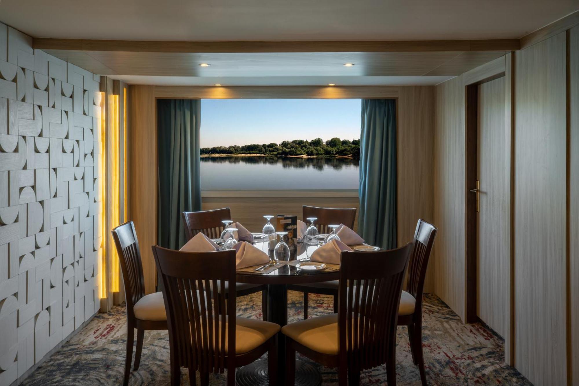 Renaissance Nile Cruise - Every Saturday From Luxor To Aswan For 4 Nights , And Every Wednesday From Aswan To Luxor For 3 Nights Kültér fotó